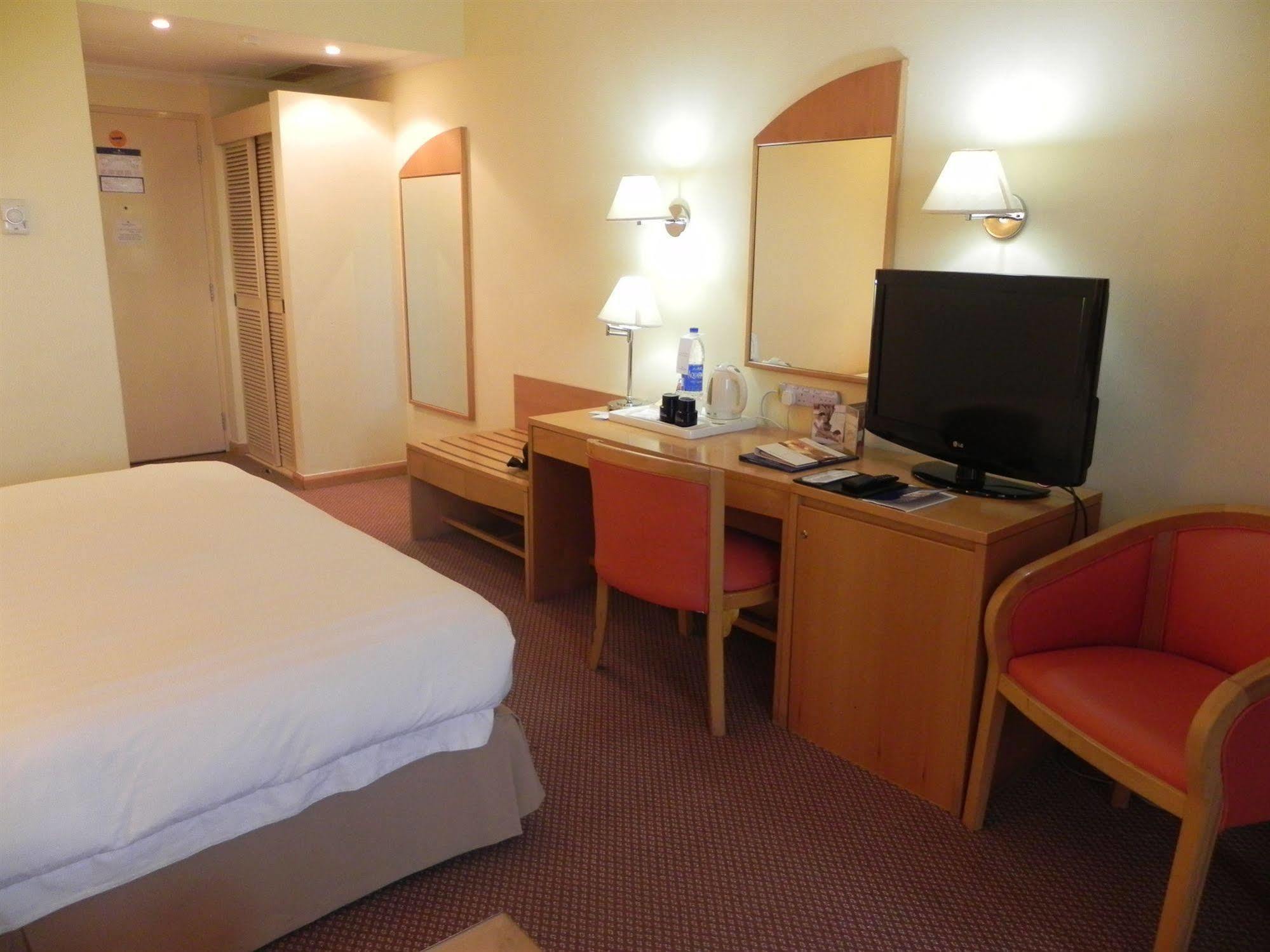 Hotel Golden Tulip Seeb 3*